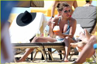 Vanessa Williams feet photo thumbnail