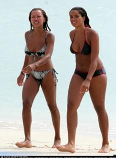 Vanessa Williams feet photo thumbnail