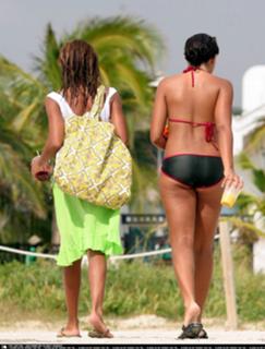 Vanessa Williams feet photo thumbnail
