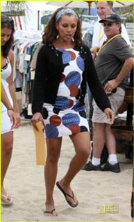 Vanessa Williams feet photo thumbnail