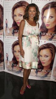 Vanessa Williams feet photo thumbnail