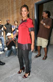 Vanessa Williams feet photo thumbnail