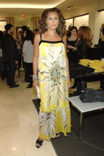 Vanessa Williams feet photo thumbnail