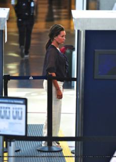 Vanessa Williams feet photo thumbnail