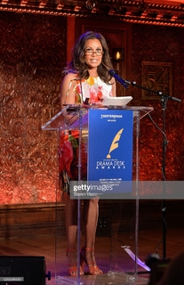 Vanessa Williams feet photo thumbnail