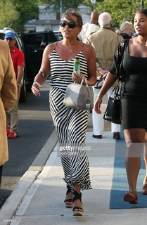 Vanessa Williams feet photo thumbnail