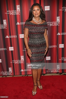 Vanessa Williams feet photo thumbnail