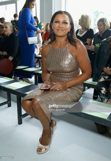 Vanessa Williams feet photo thumbnail