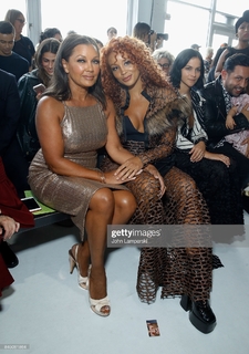 Vanessa Williams feet photo thumbnail