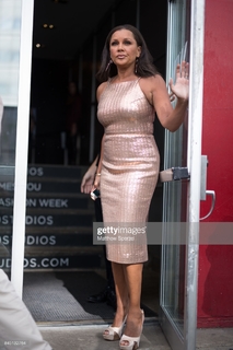 Vanessa Williams feet photo thumbnail
