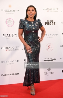 Vanessa Williams feet photo thumbnail