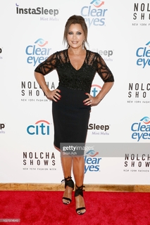 Vanessa Williams feet photo thumbnail
