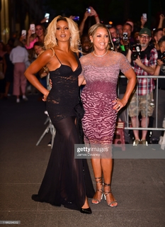 Vanessa Williams feet photo thumbnail
