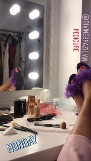Vanessa Williams feet photo thumbnail