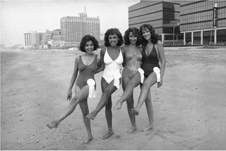 Vanessa Williams feet photo thumbnail