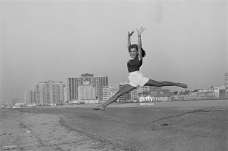 Vanessa Williams feet photo thumbnail