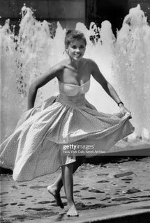 Vanessa Williams feet photo thumbnail