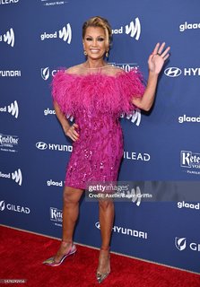 Vanessa Williams feet photo thumbnail