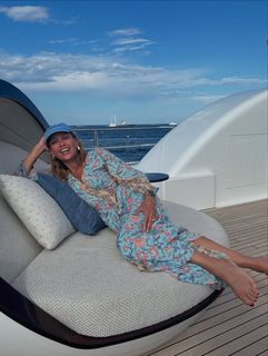 Vanessa Williams feet photo thumbnail