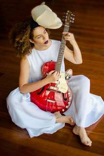 Vanessa da Mata feet photo 2