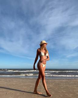 Vanina Escudero feet photo 11