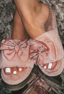 Vanja Cerimagic feet photo thumbnail