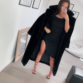 Vanja Cerimagic feet photo thumbnail