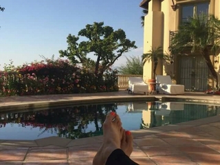 Vanna White feet photo thumbnail