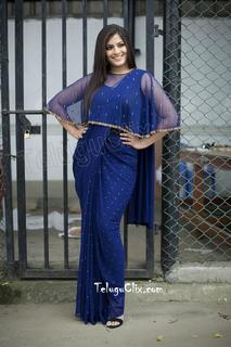 Varalaxmi Sarathkumar feet photo 17