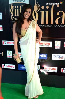 Varalaxmi Sarathkumar feet photo 12