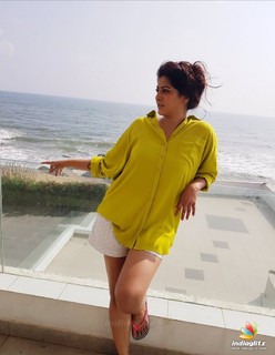 Varalaxmi Sarathkumar feet photo 10