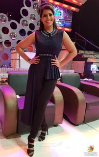 Varalaxmi Sarathkumar feet photo 9