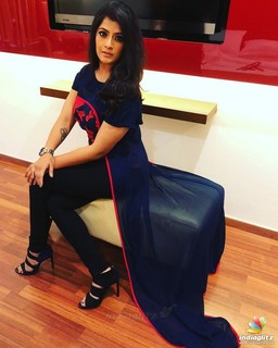 Varalaxmi Sarathkumar feet photo 8