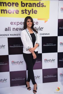 Varalaxmi Sarathkumar feet photo 5