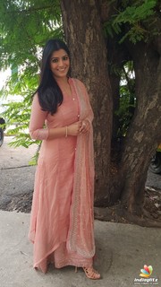 Varalaxmi Sarathkumar feet photo 3