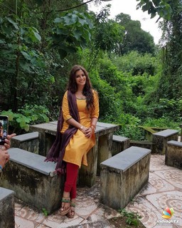 Varalaxmi Sarathkumar feet photo 1