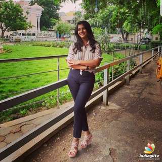 Varalaxmi Sarathkumar feet photo 20