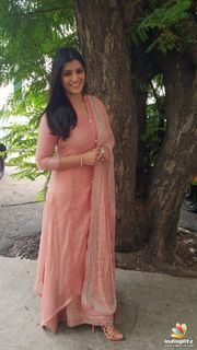 Varalaxmi Sarathkumar feet photo 18