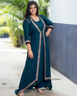 Varalaxmi Sarathkumar feet photo 19