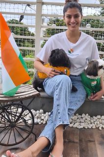 Varalaxmi Sarathkumar feet photo 1