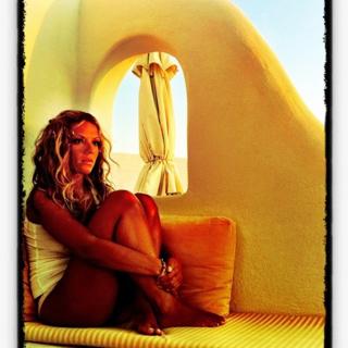 Vaso Laskaraki feet photo thumbnail