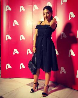 Vaso Laskaraki feet photo thumbnail