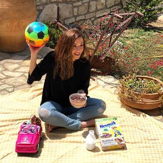 Vaso Laskaraki feet photo thumbnail