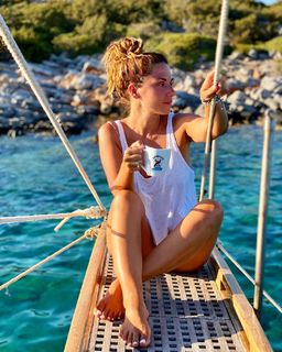 Vaso Laskaraki feet photo thumbnail