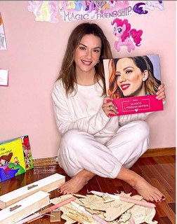 Vaso Laskaraki feet photo thumbnail