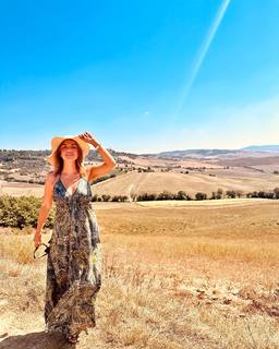 Vaso Laskaraki feet photo thumbnail