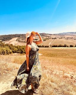 Vaso Laskaraki feet photo thumbnail