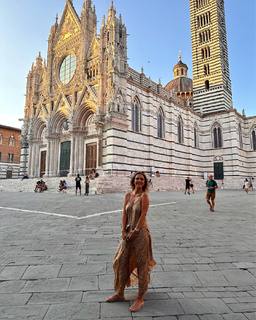 Vaso Laskaraki feet photo thumbnail