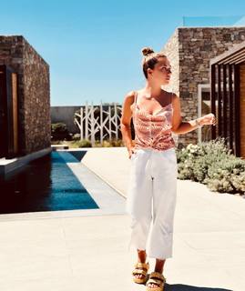 Vaso Laskaraki feet photo thumbnail