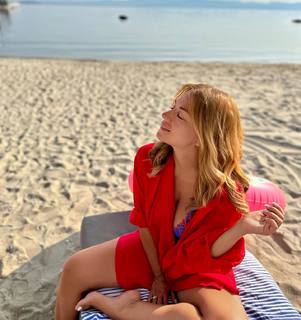 Vaso Laskaraki feet photo thumbnail